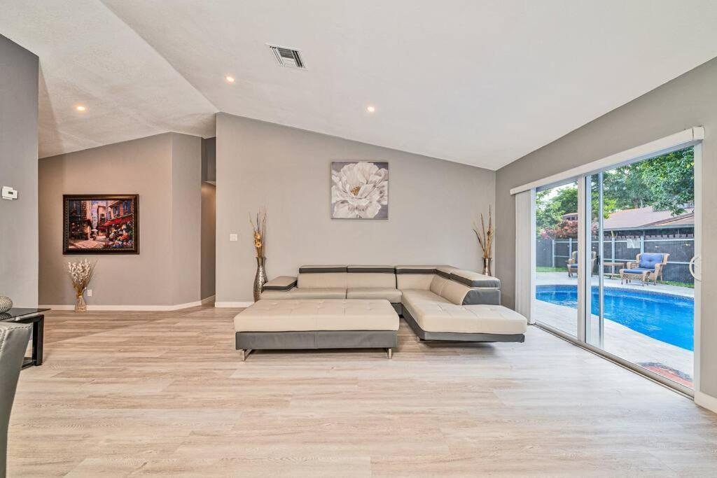 Spacious 4 Bedrooms, 2 Bathroom House With Pool ميرامار المظهر الخارجي الصورة